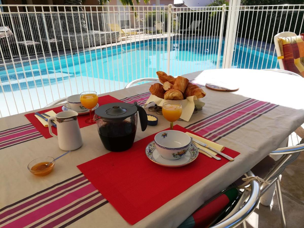 Les Cigalous Bed and Breakfast Restinclieres Exteriör bild
